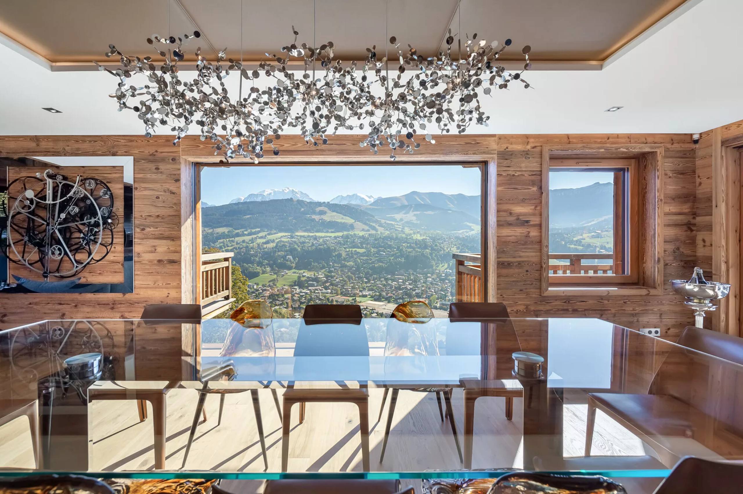 chalet-hollie-diningroom-scenic-alpine-views-artwork-luxury-design-megeve