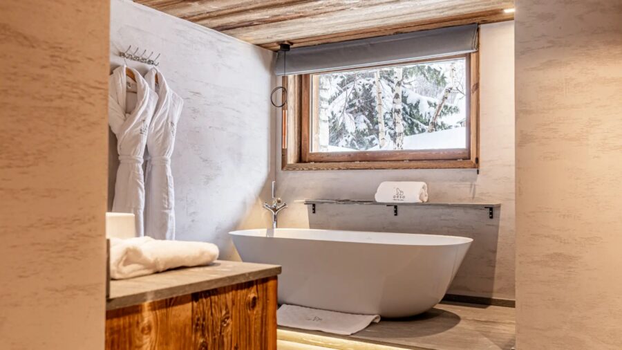 chalet-lyla-bathroom-woodland-view-elegant-alpine-interiors-luxury-vald'isere
