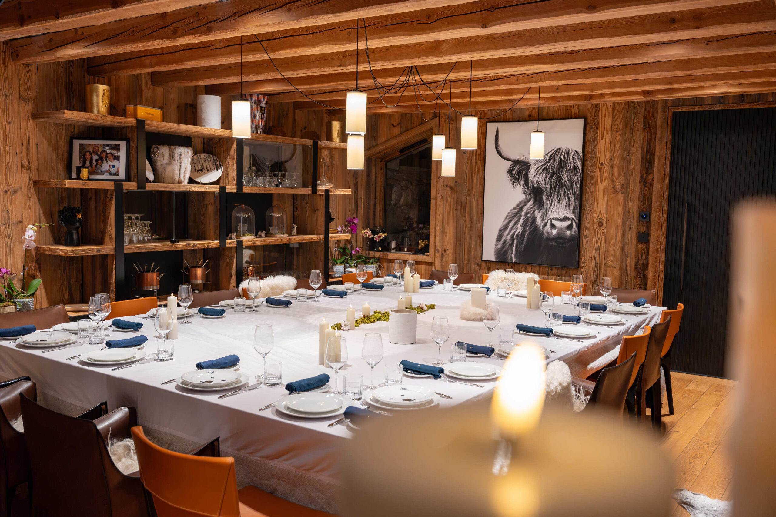 chalet-lyla-dining-room-hosting-entertainment-dinner-parties-luxury-alpine-interiors-vald'isere