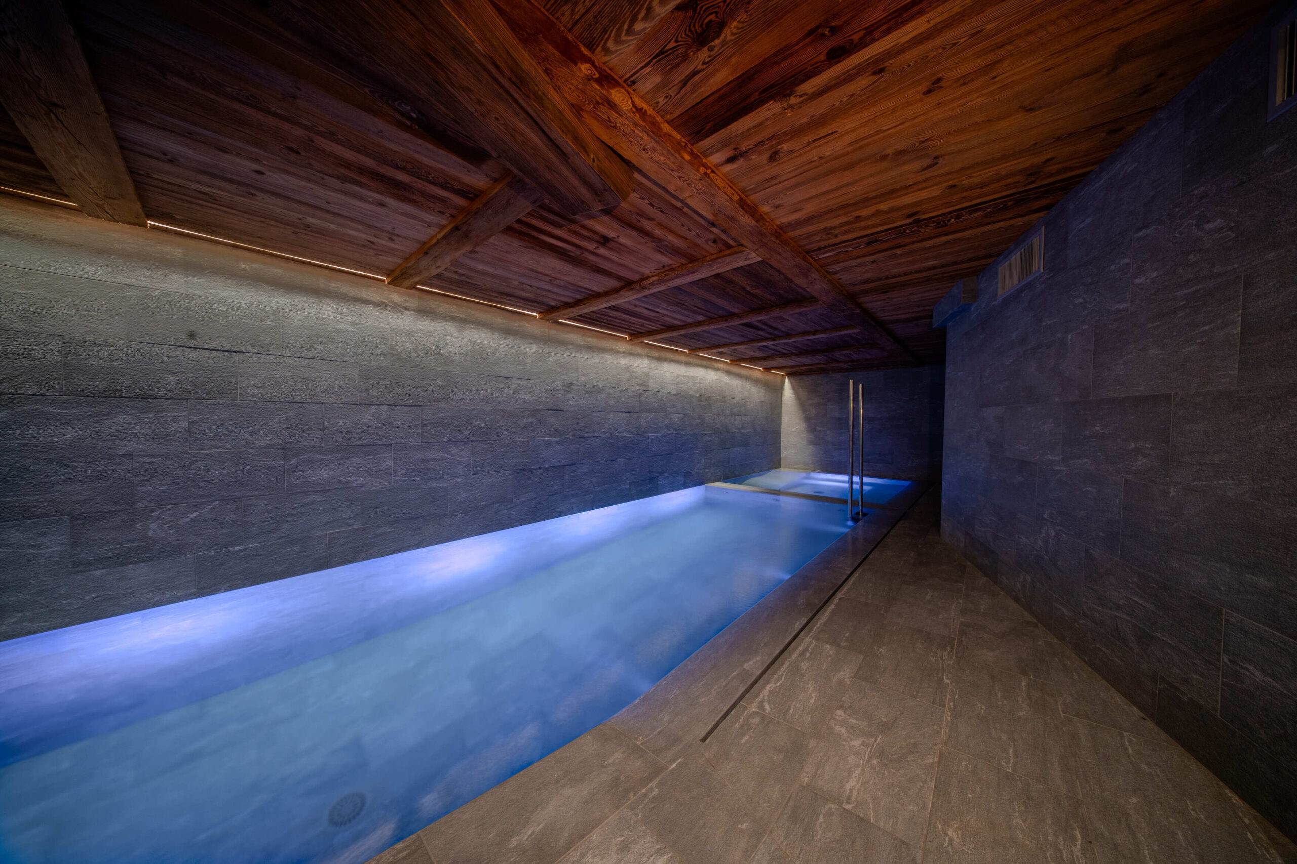 chalet-lyla-indoor-swimming-pool-spa-wellness-relaxation-luxury-retreat-vald'isere