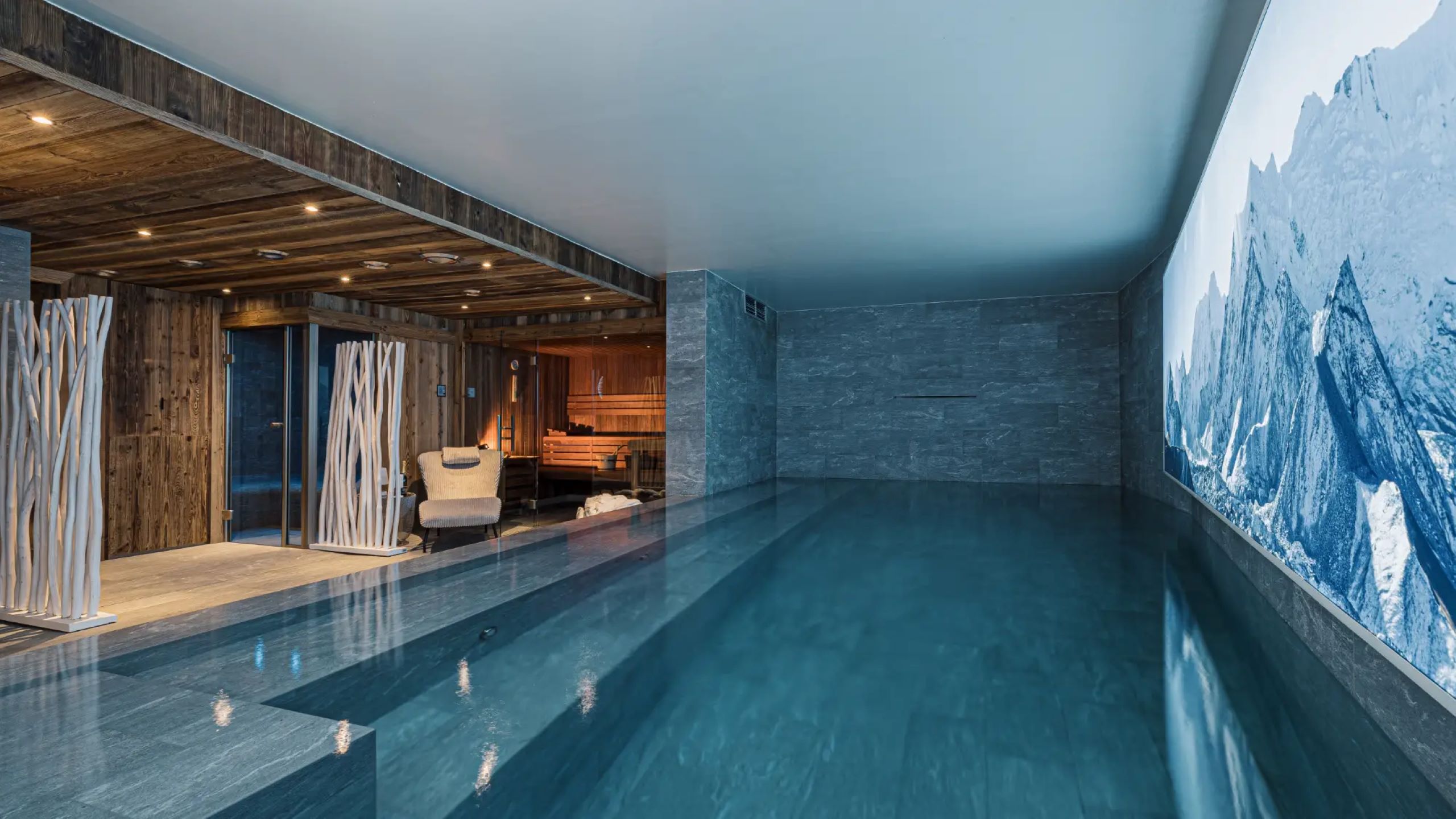 chalet-lyla-indoor-swimmingpool-spa-wellness-retreat-luxury-vald'isere