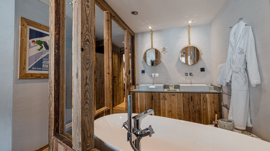 chalet-opal-bathroom-bathtub-double-sink-luxury-alpine-interiors-vald'isere