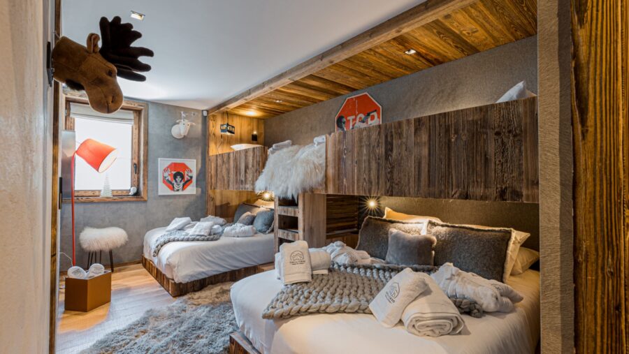 chalet-opal-bunk-beds-sleepover-room-childrens-playroom-family-friendly-luxury-vald'isere