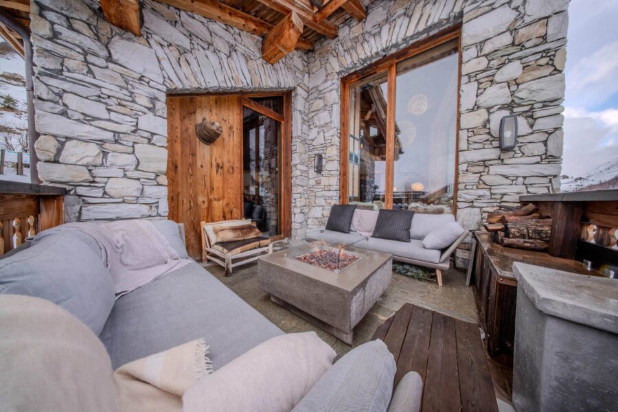 chalet-opal-exterior-patio-firepit-outdoor-lounge-winter-luxury-alpine-escape-vald'isere