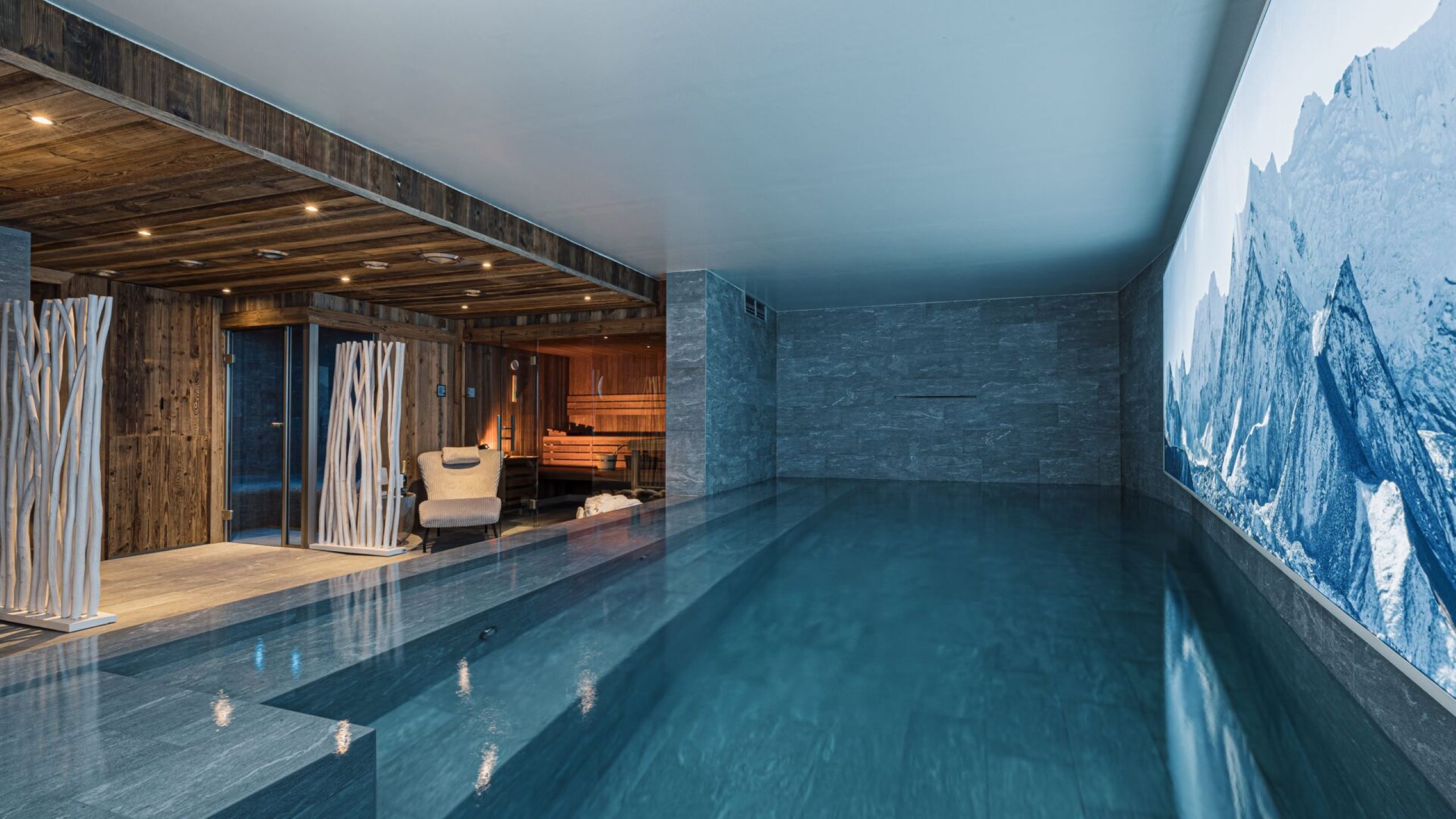 chalet-opal-indoor-swimmingpool-spa-wellness-luxury-vald'isere