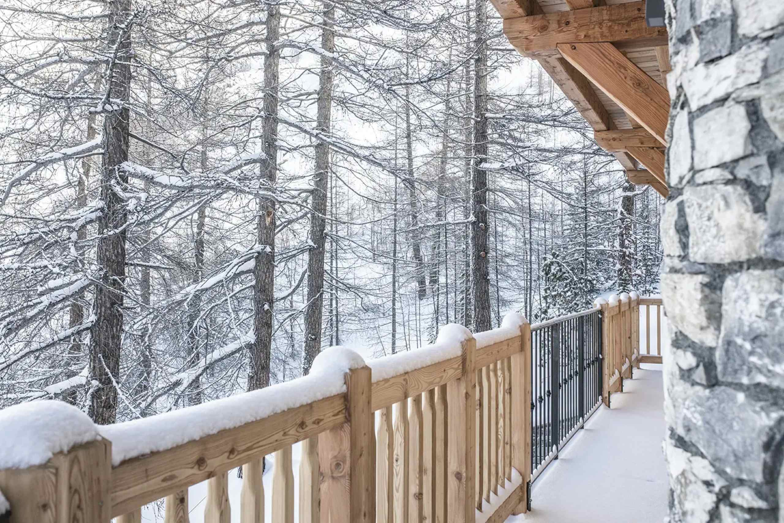 chalet-oralie-balcony-winter-woodland-views-luxury-alpine-rental-retreat-luxury-vald'isere