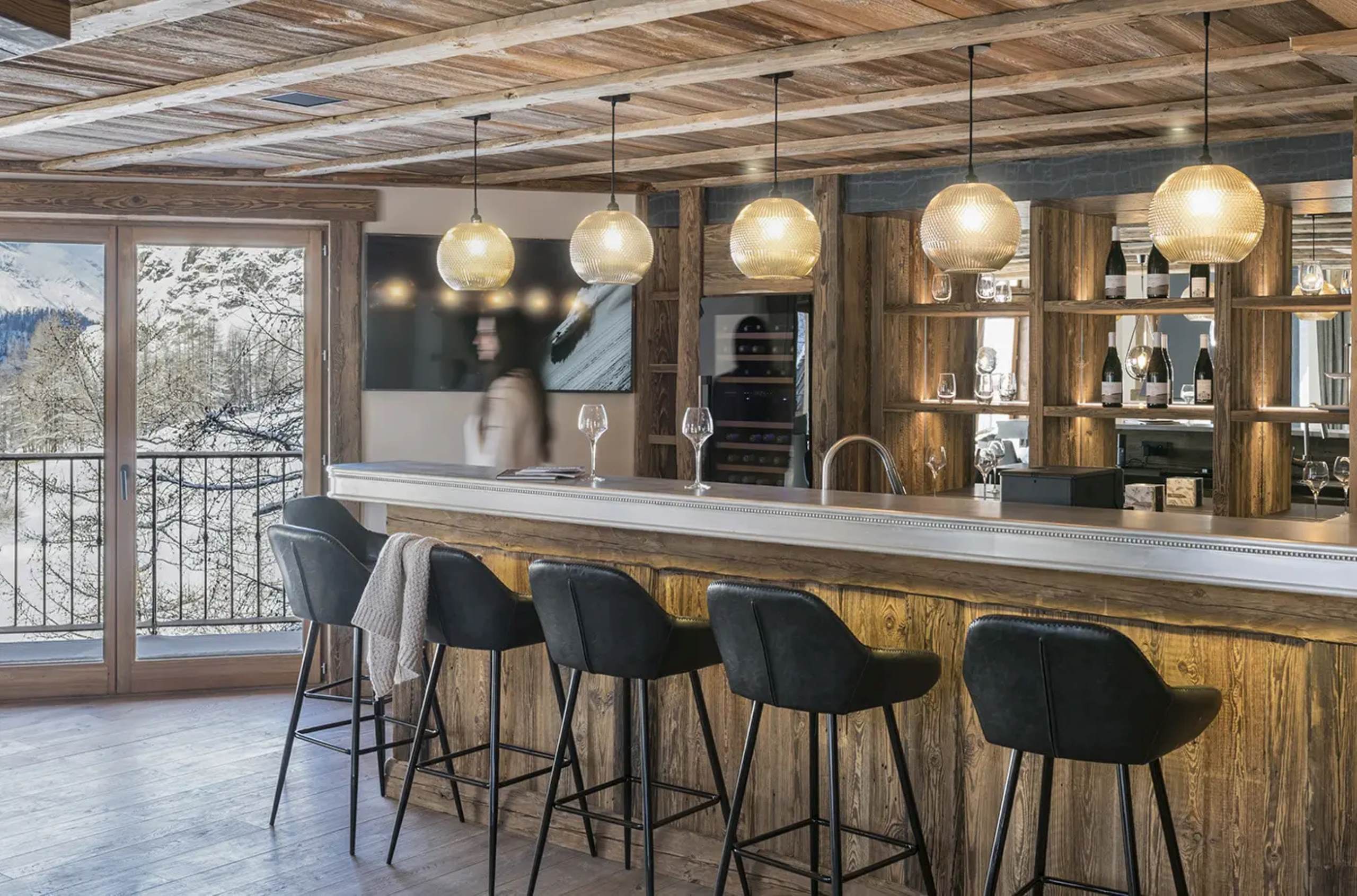 chalet-oralie-bar-hosting-entertainment-luxury-alpine-interiors-vald'isere