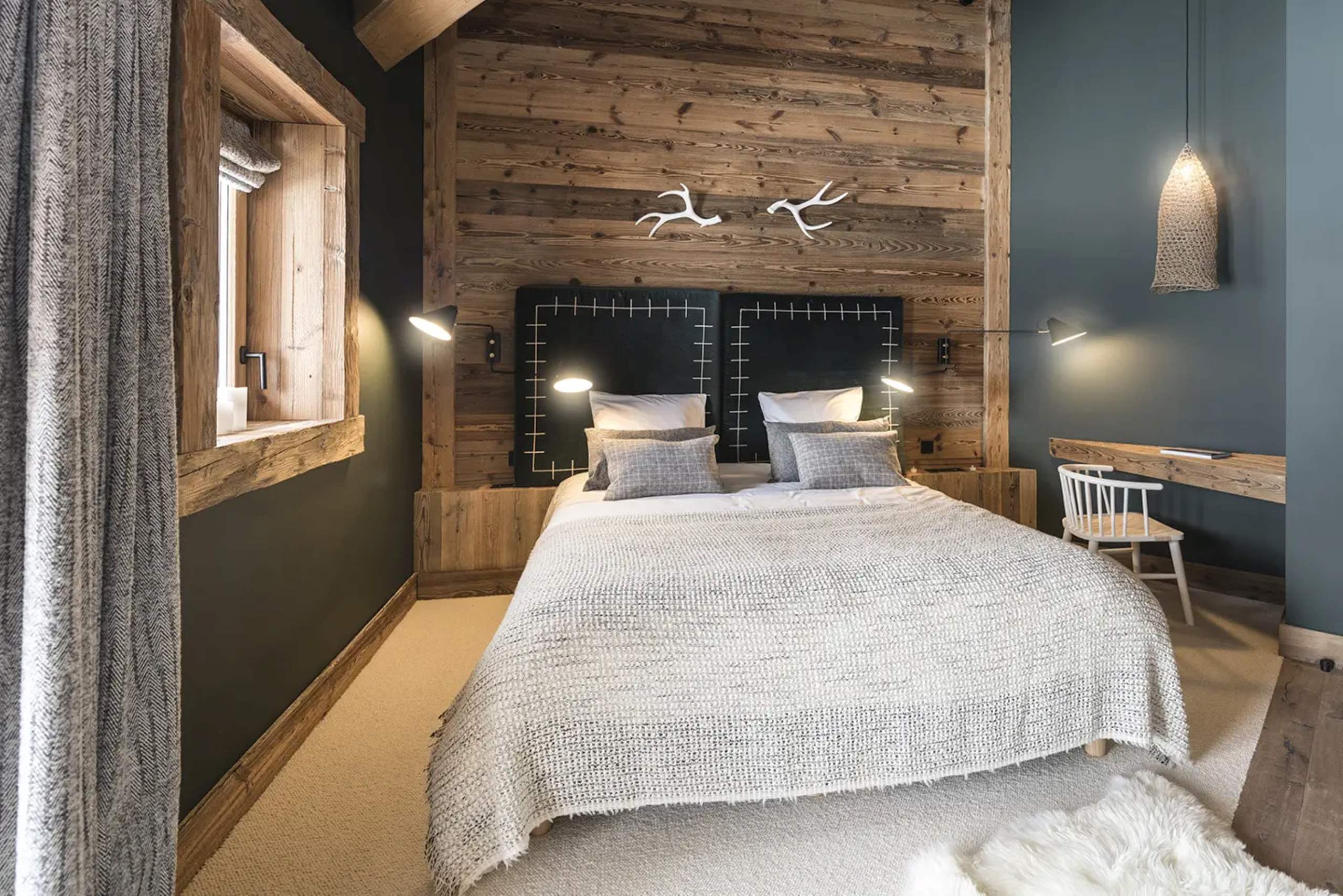 chalet-oralie-bedroom-charming-serene-alpine-interiors-luxury-retreat-vald'isere