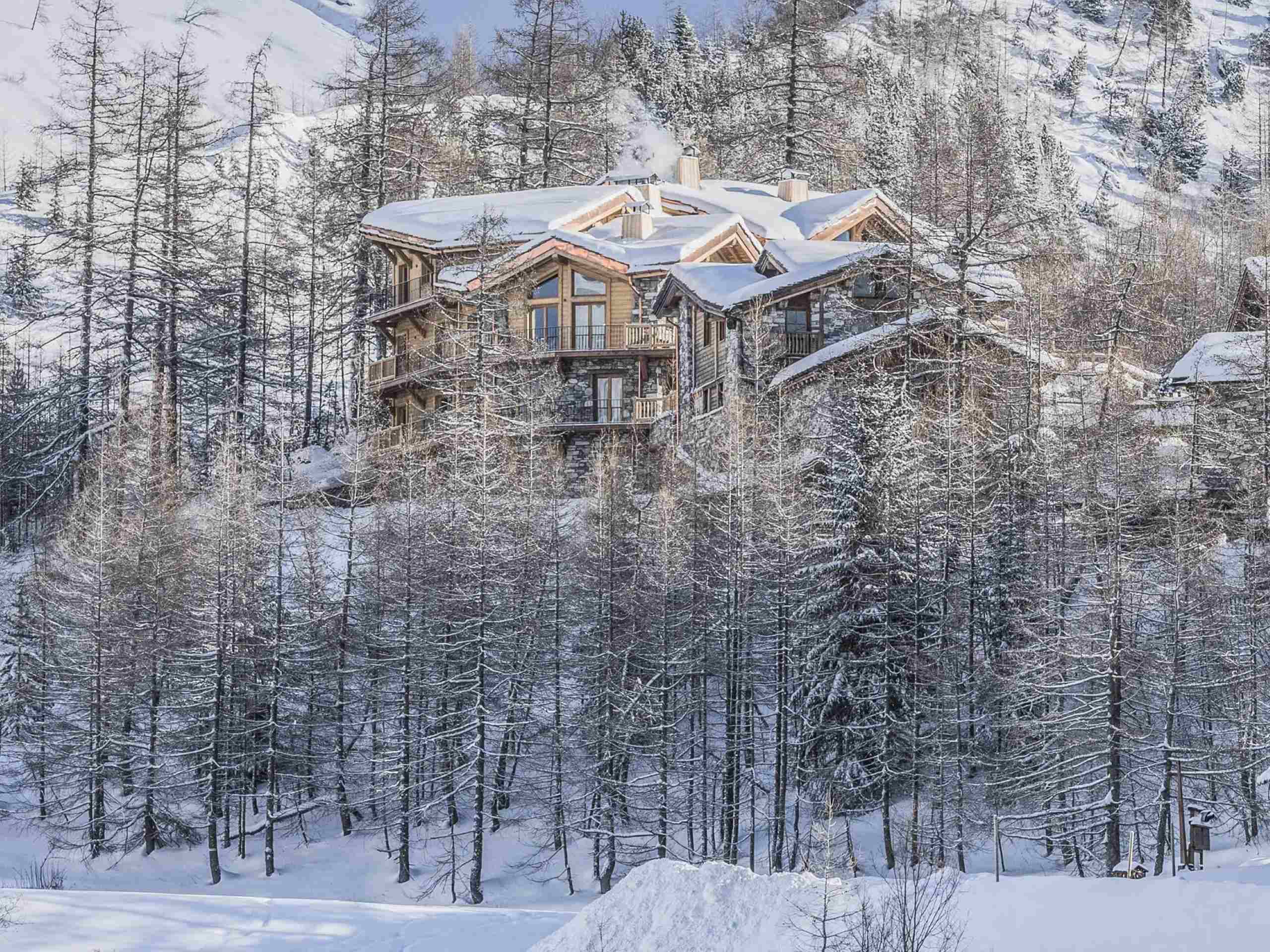 chalet-oralie-exterior-magical-winter-woodland-scenic-views-luxury-vald'isere