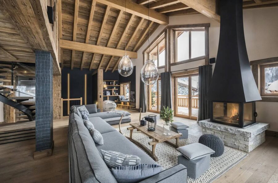 chalet-oralie-mainpage-livingroom-fireplace-mountain-views-spacious-openplan-modern-alpine-elegant-design-vald'isere