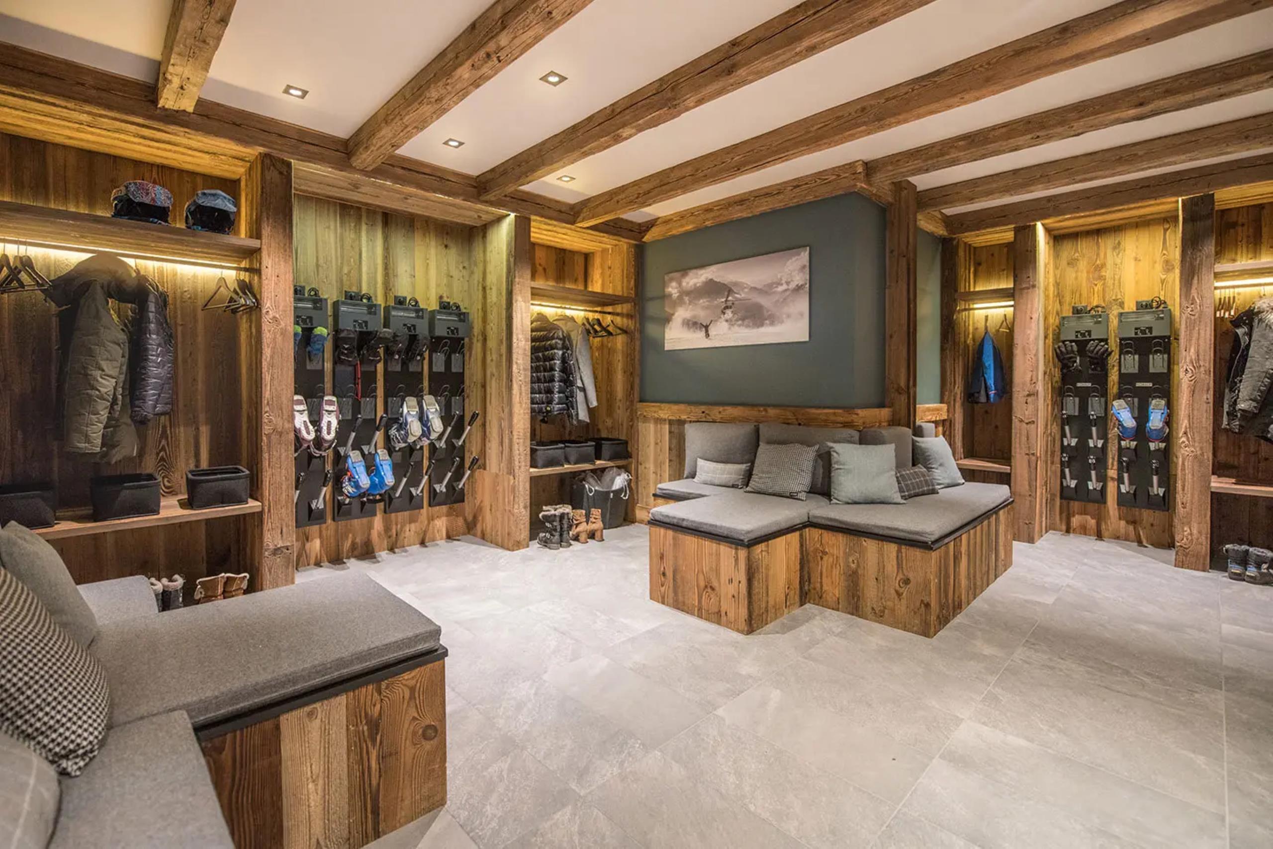 chalet-oralie-skiroom-bootroom-skiin-skiout-luxury-alpine-rental-retreat-vald'isere