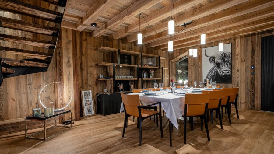 chalet-orly-dining-room-elegant-openplan-modern-alpine-design-luxury-vald'isere
