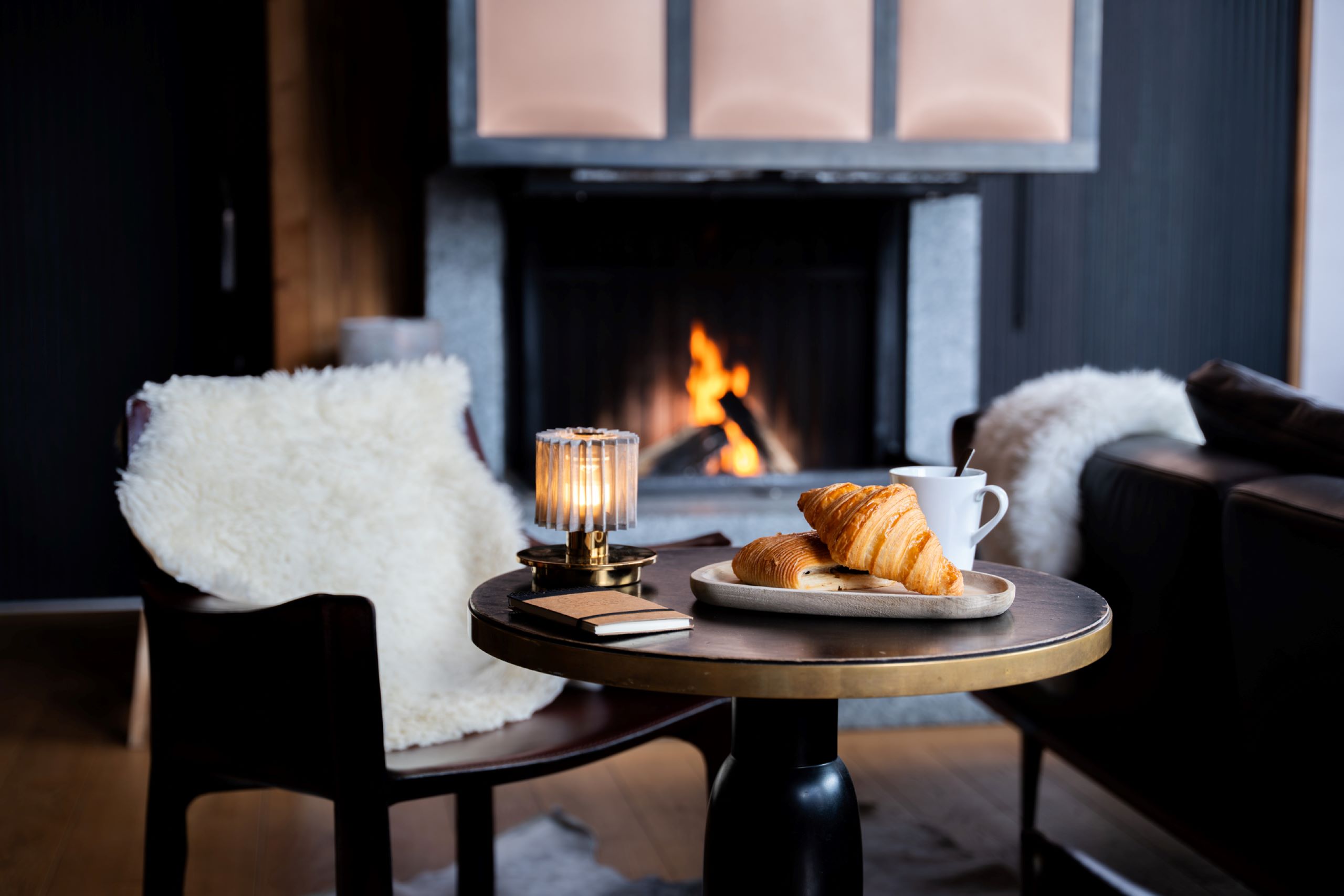chalet-orly-fireplace-lounge-cosy-alpine-retreat-luxury-vald'isere