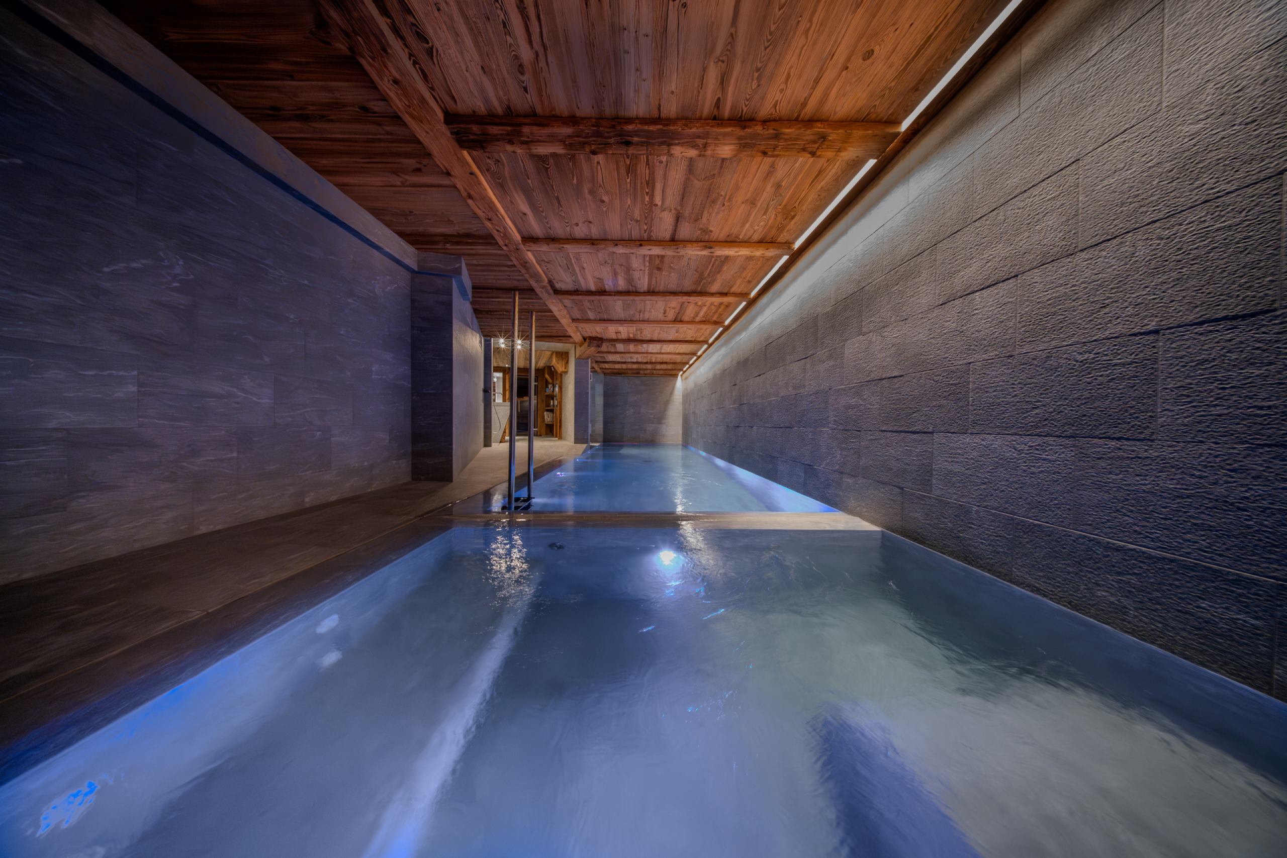 chalet-orly-indoor-swimming-pool-spa-wellness-relaxation-luxury-vald'isere