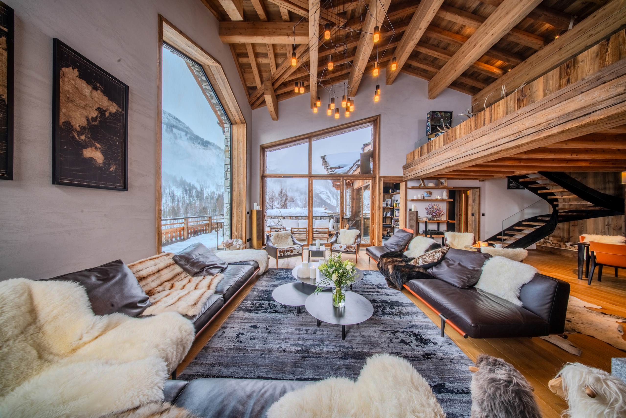chalet-orly-mainpage-livingroom-lounge-openplan-spacious-mountain-views-luxury-alpine-rental-retreat-vald'isere