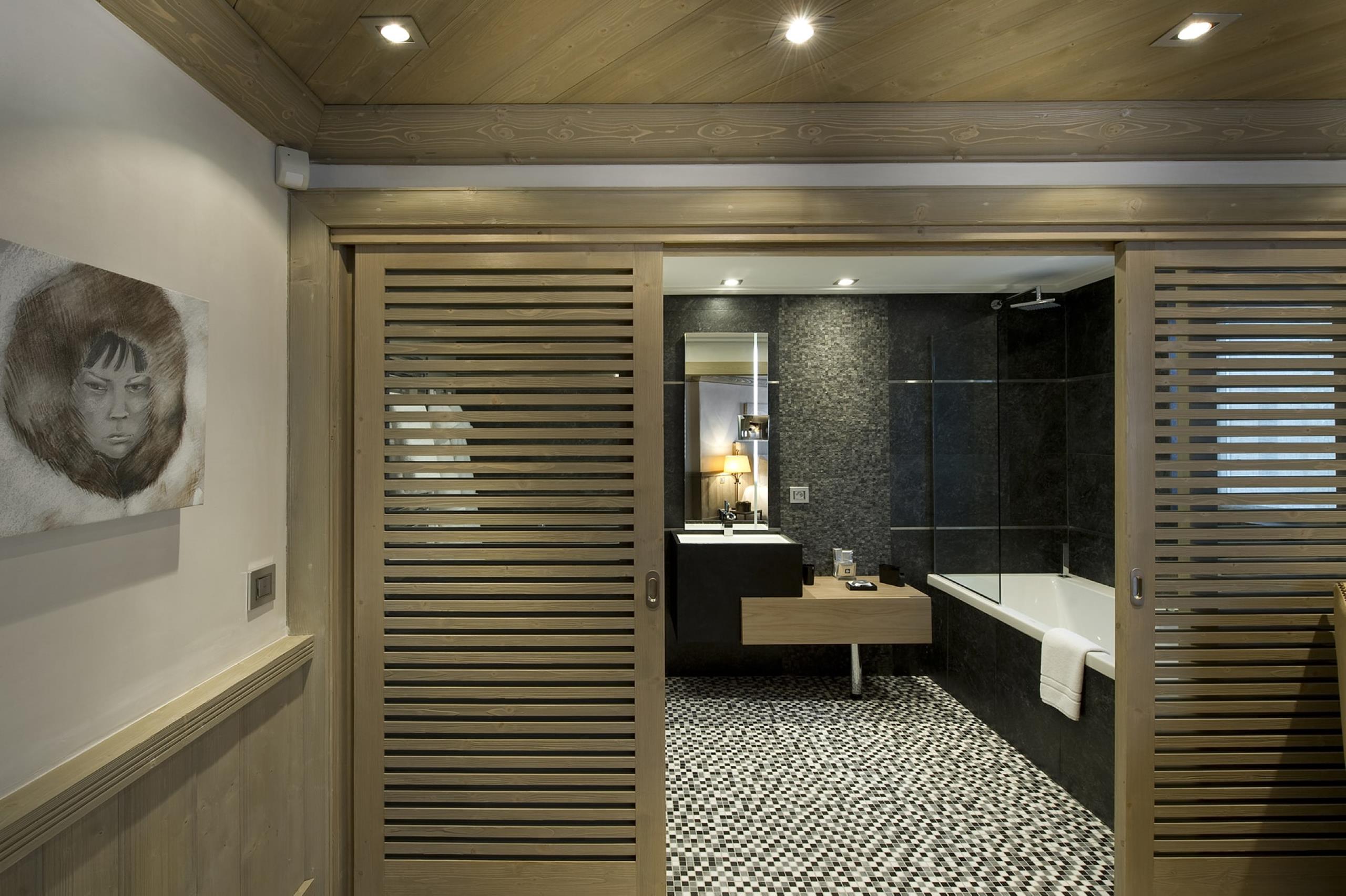 chalet-wren-bathroom-ensuite-sleek-modern-luxury-design-vald'isere