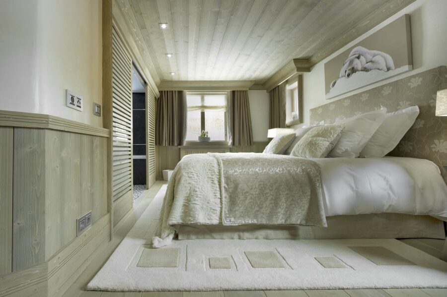 chalet-wren-bedroom-bright-serene-tranquil-luxury-interior-vald'isere
