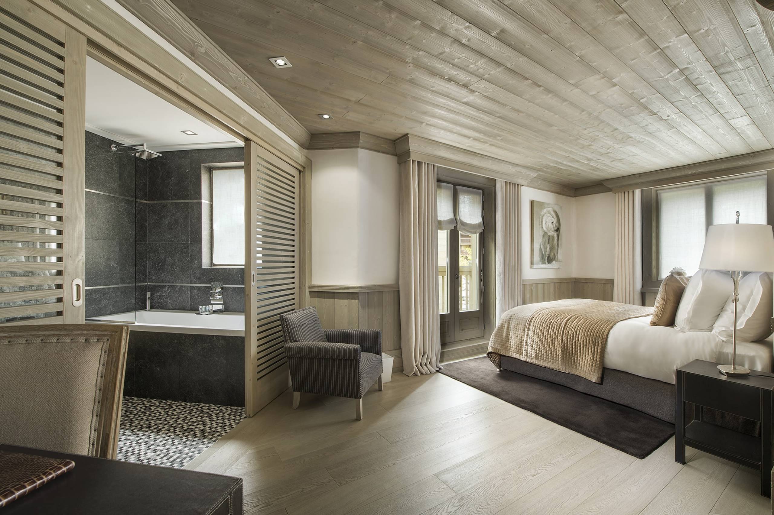 chalet-wren-bedroom-ensuite-balcony-bright-serene-alpine-interiors-luxury-vald'isere