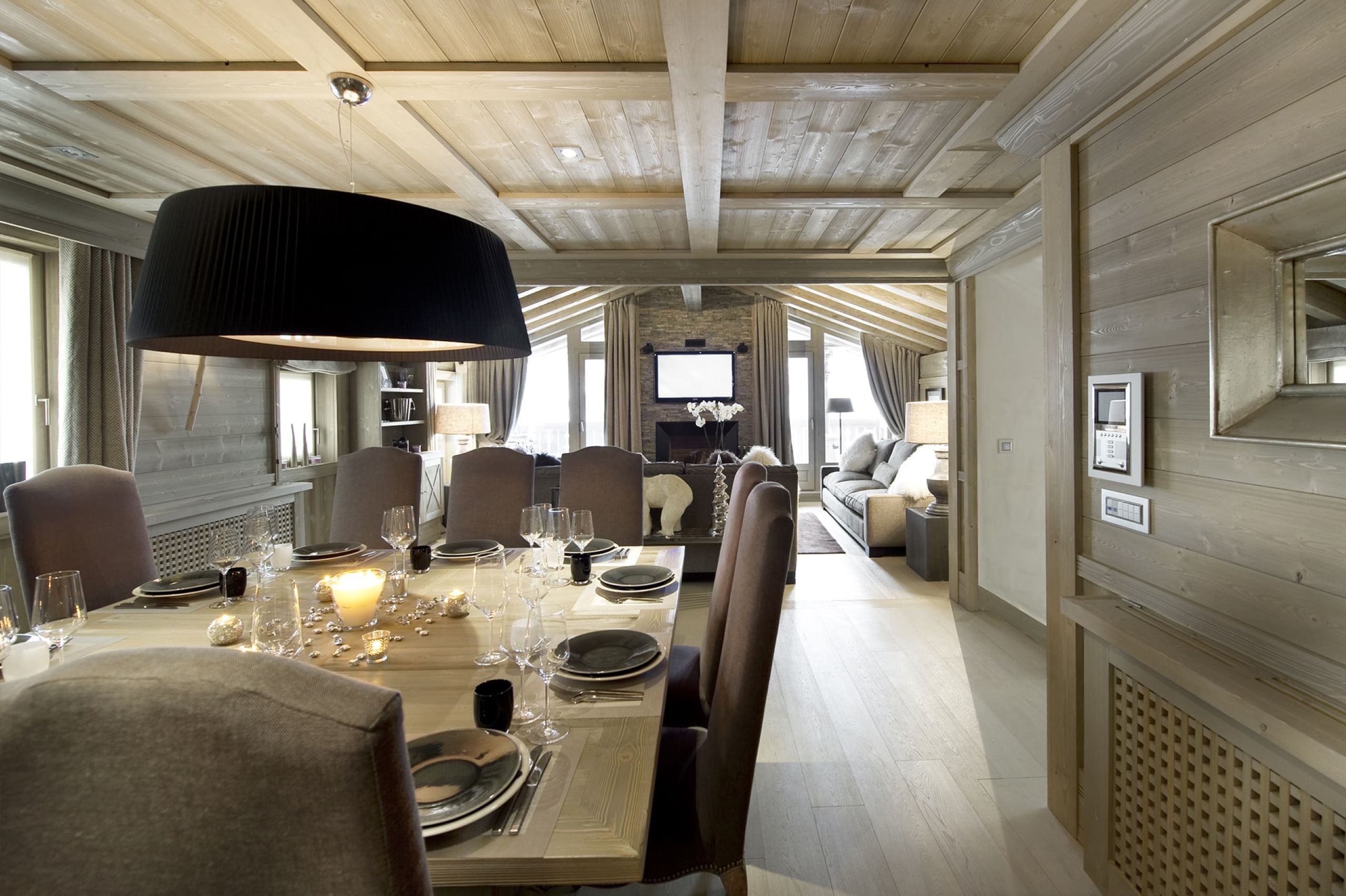 chalet-wren-dining-room-openplan-bright-spacious-modern-alpine-chic-design-vald'isere