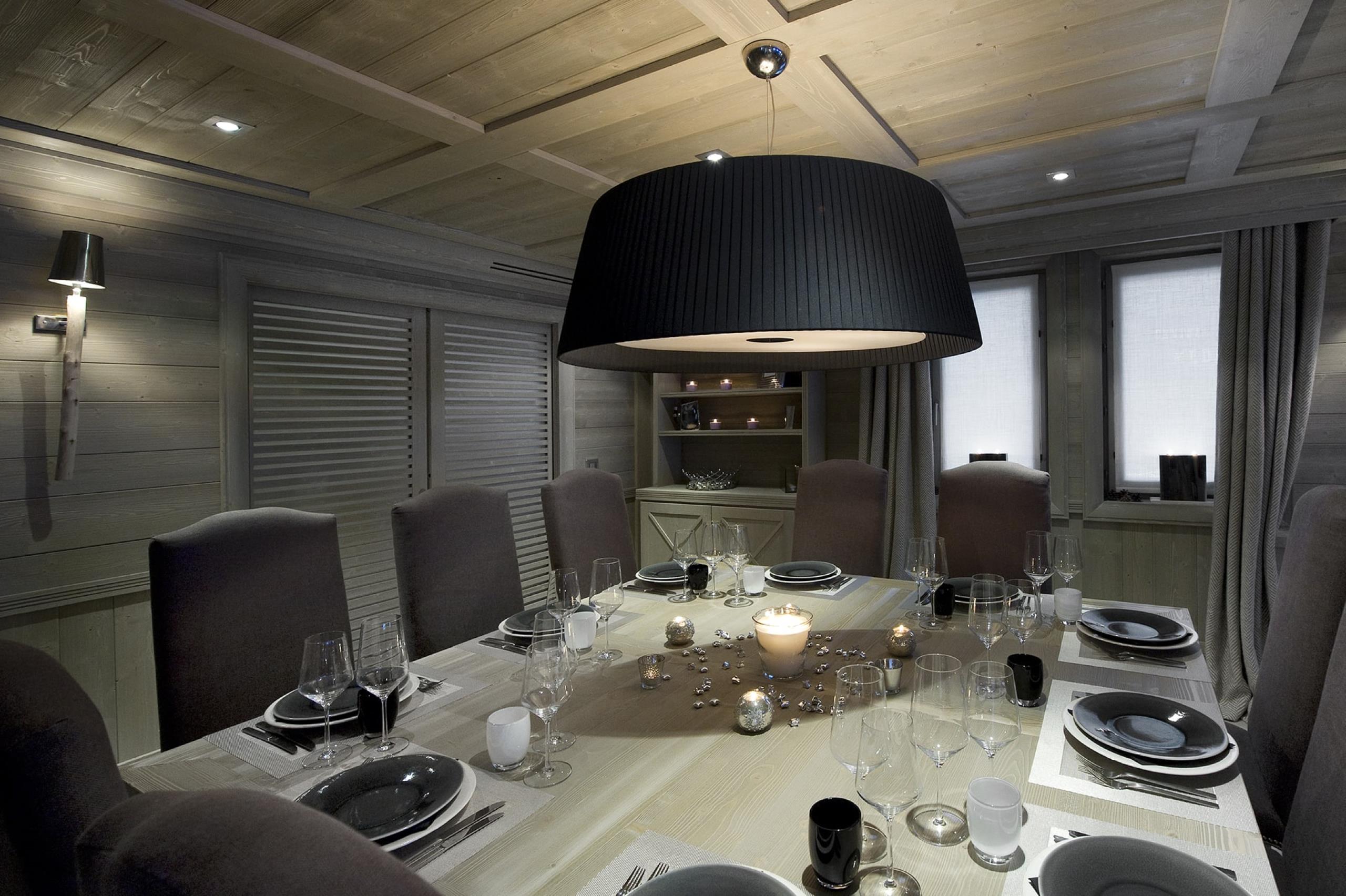 chalet-wren-diningroom-hosting-dinner-parties-elegant-luxury-interior-vald'isere