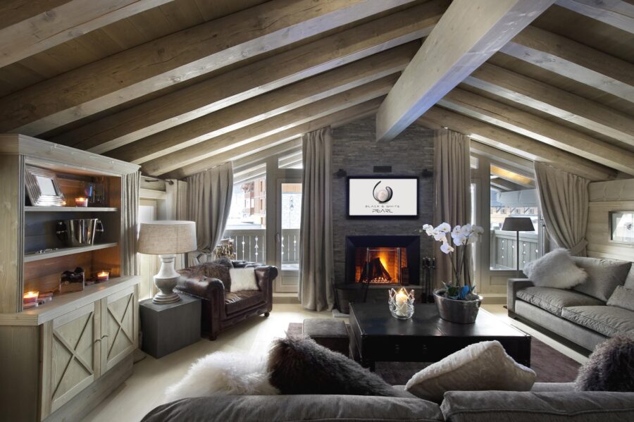 chalet-wren-mainpage-livingroom-lounge-fireplace-cosy-charming-alpine-luxury-vald'isere