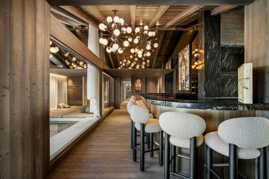 residence-air-bar-openplan-swimmingpool-sleek-modern-alpine-design-luxury-courchevel1850