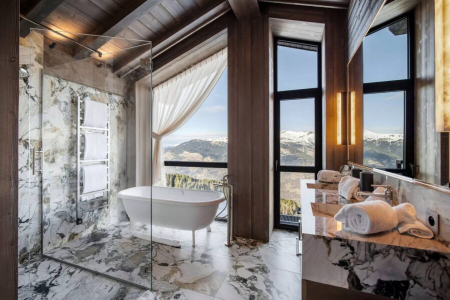 residence-air-bathroom-bathtub-shower-doublesink-mountain-views-modern-sleek-interior-design-luxury-courchevel1850