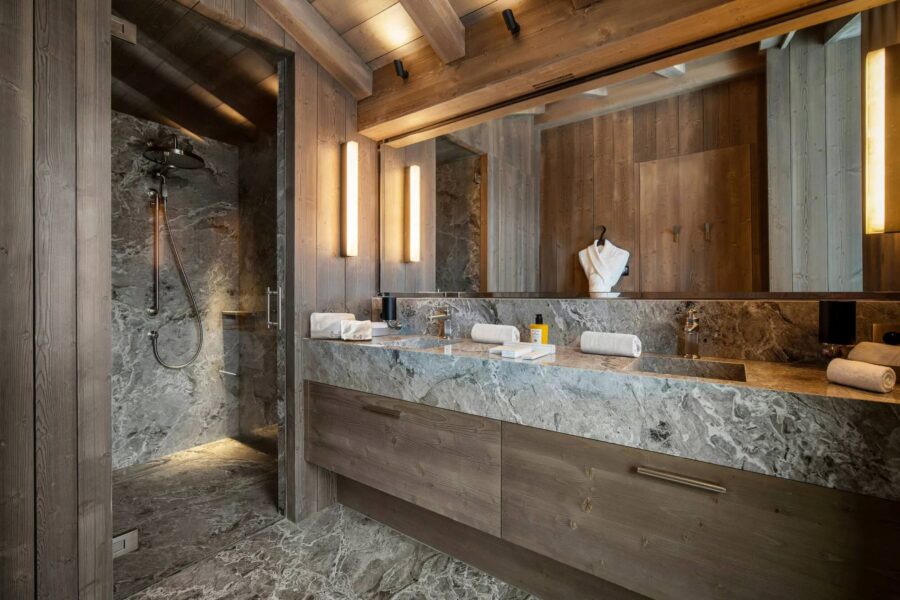 residence-air-bathroom-doublesink-shower-marble-luxury-sleek-design-courchevel1850