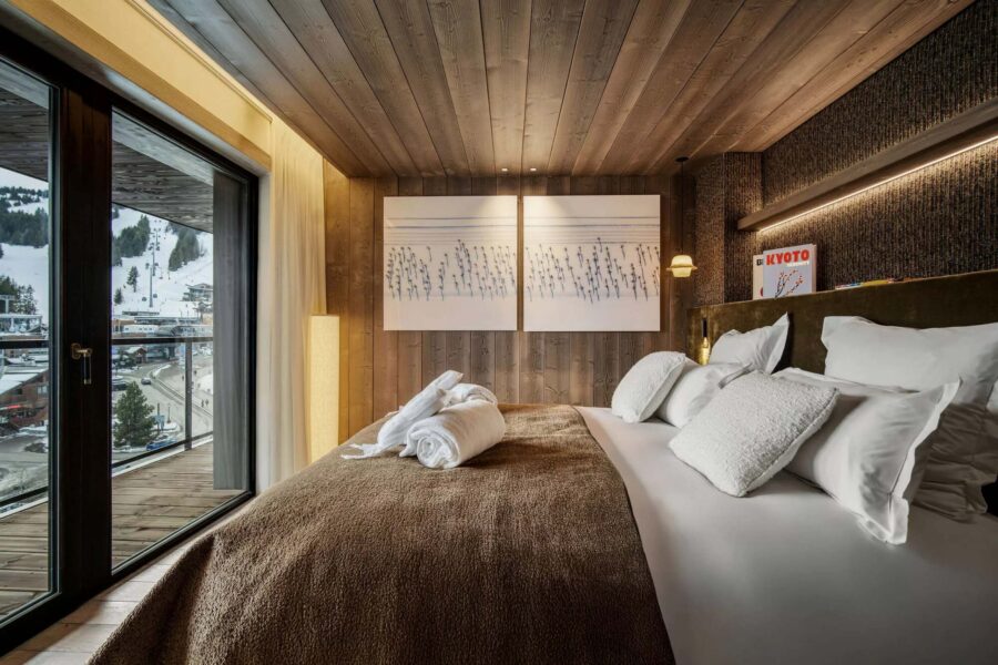 residence-air-bedroom-balcony-sleek-modern-alpine-design-luxury-courchevel1850
