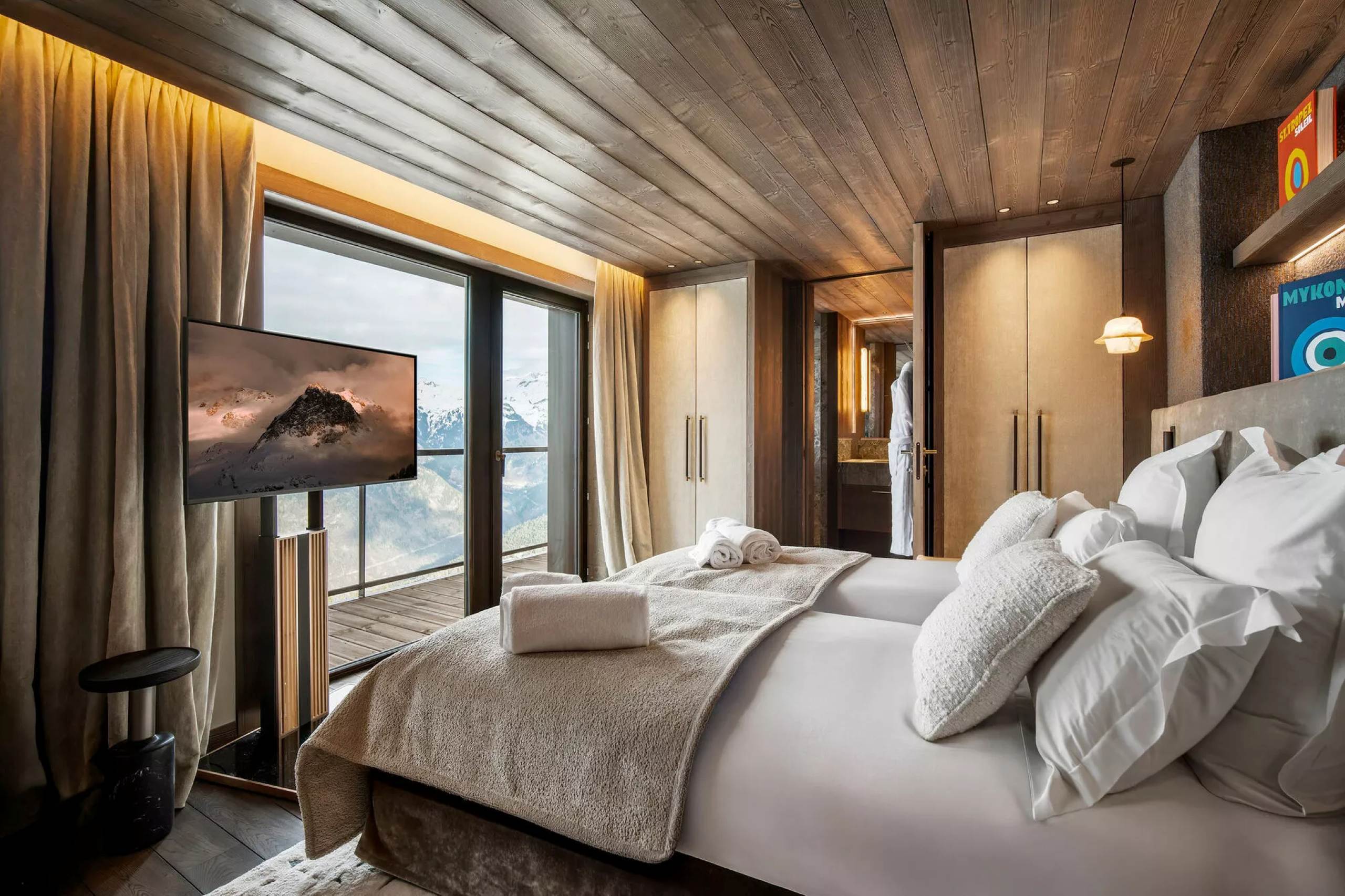 residence-air-twin-bedroom-balcony-mountain-views-sleek-modern-interiordesign-luxury-courchevel1850