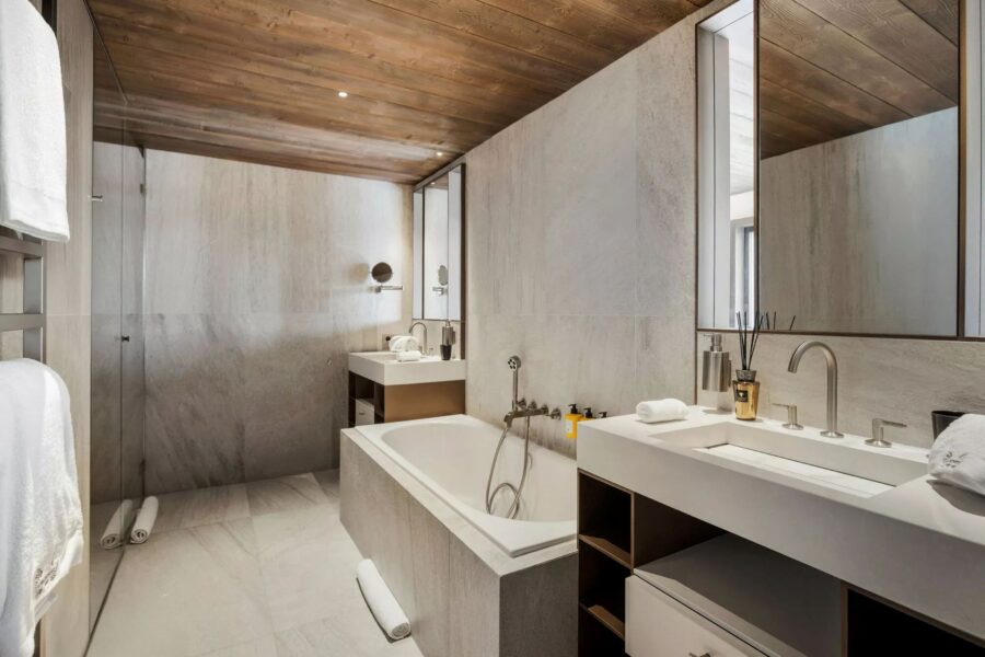 residence-aura-bathroom-bathtub-shower-sink-modern-sleek-design-luxury-courchevel1850