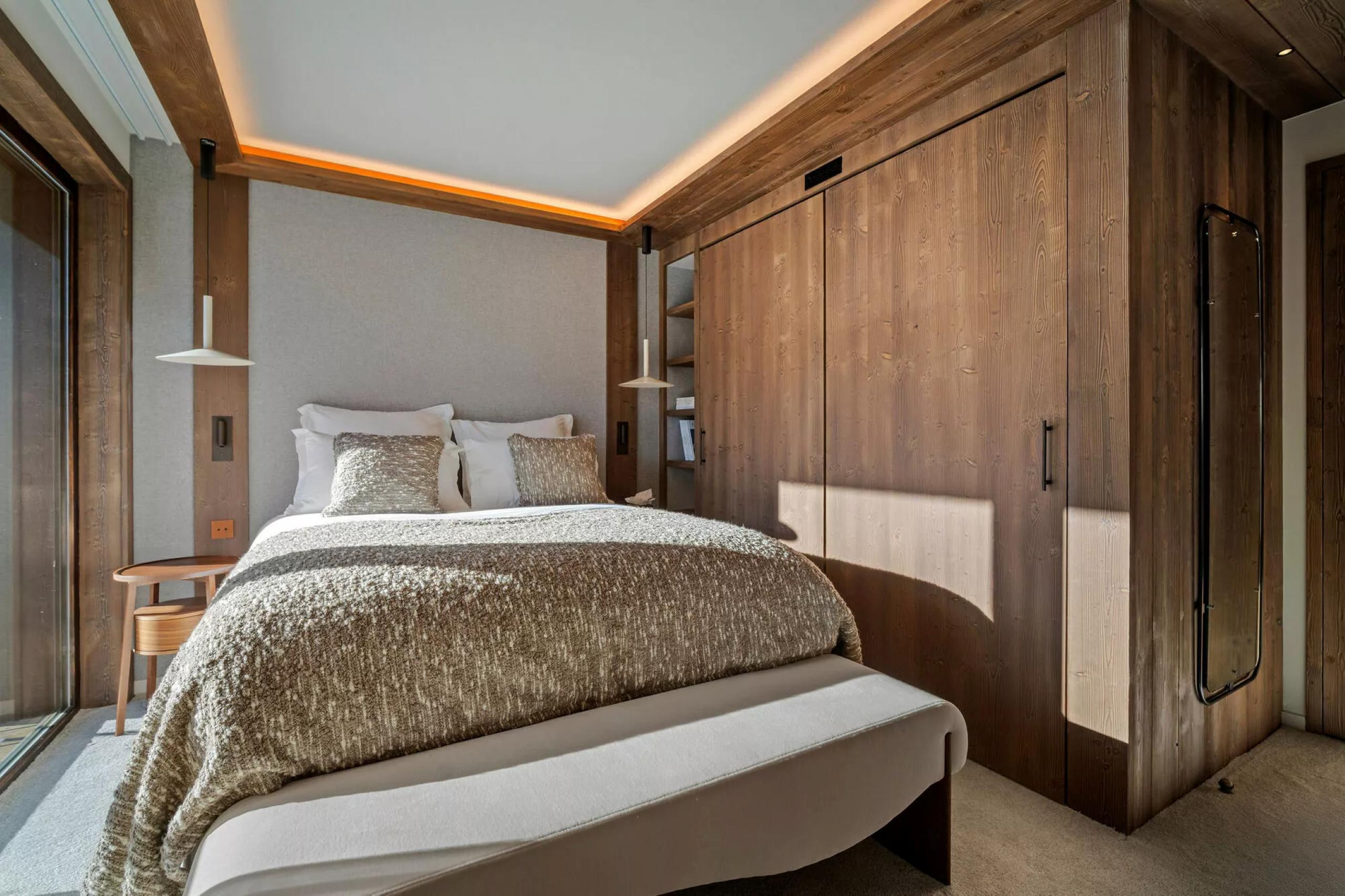 residence-aura-bedroom-elegant-stylish-interiordesign-luxury-courchevel1850