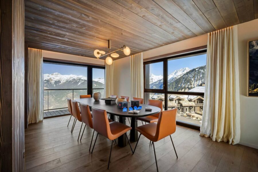 residence-aura-diningroom-mountainview-modern-luxury-courchevel1850