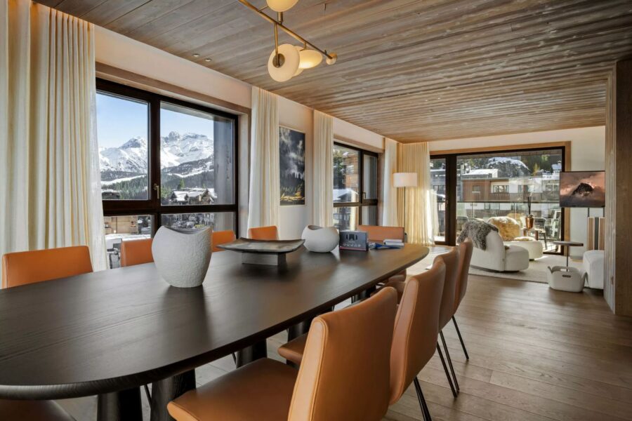 residence-aura-diningroom-openplan-modern-luxury-courchevel1850