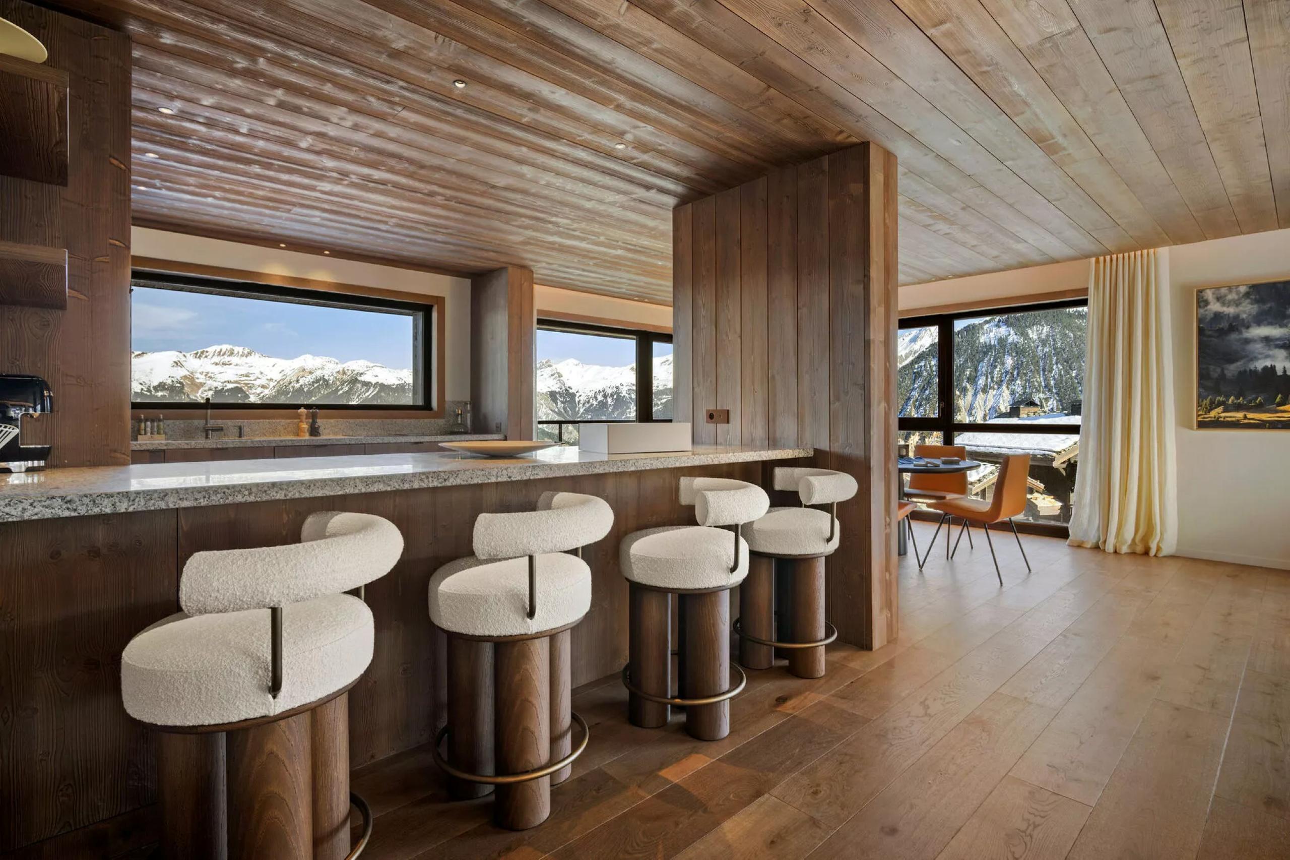 residence-aura-kitchen-openplan-livingspace-mountainview-modern-luxury-courchevel1850