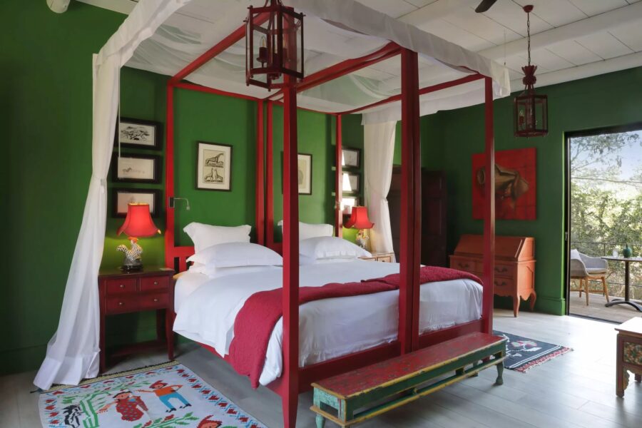 villa-amari-bedroom-scenic-views-elegant-interiors-luxury-southafrica