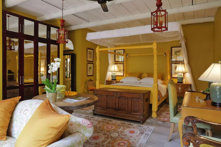 villa-amari-bedroom-spacious-elegant-traditional-design-luxury-southafrica