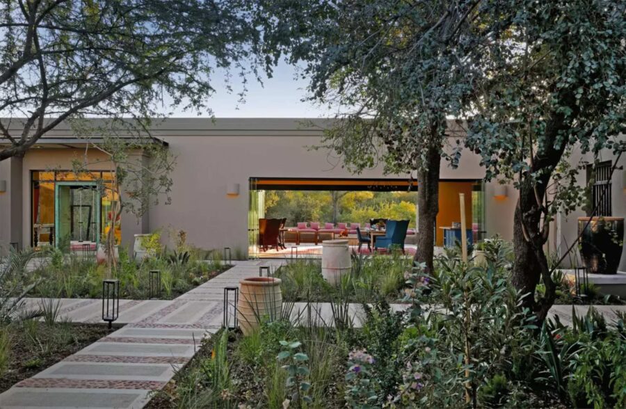 villa-amari-walkway-garden-tropical-paradise-luxury-rental-southafrica