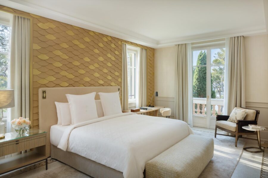 villa-beau-bedroom-elegant-bespoke-wallpaper-modern-serene-design-luxury-cap-ferrat