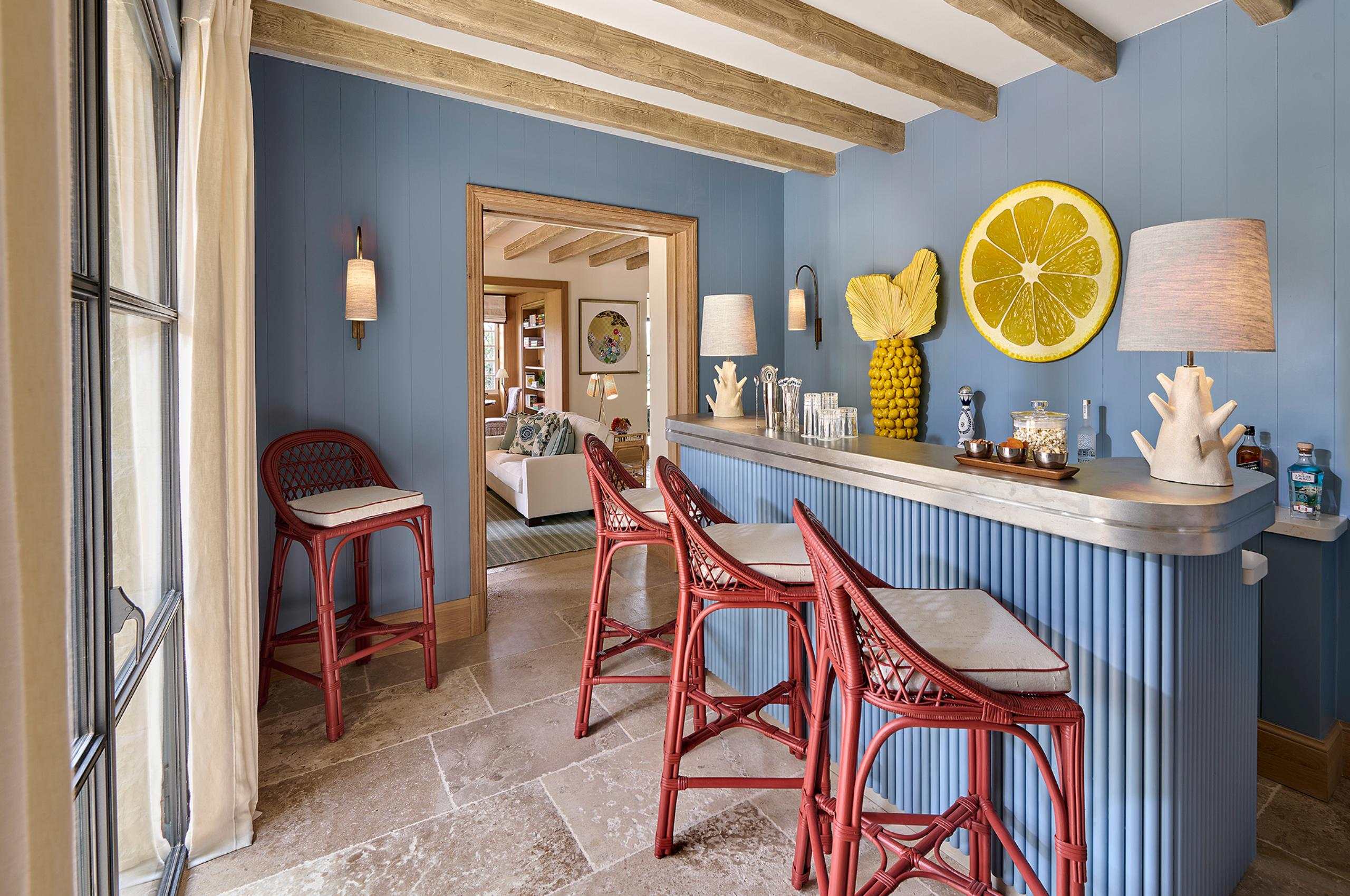 villa-delphine-bar-hosting-drinks-entertainment-stylish-luxury-interiors-cap-d'antibes