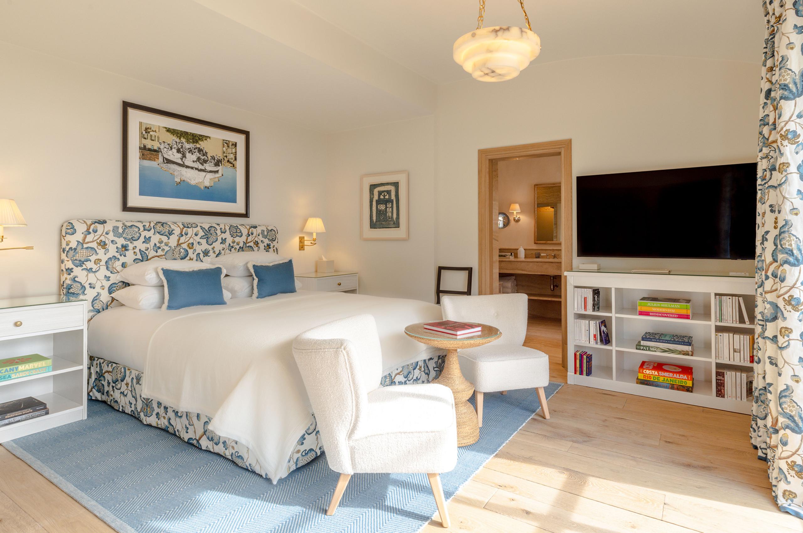 villa-delphine-bedroom-tv-ensuite-tranquil-interiors-luxury-cap-d'antibes