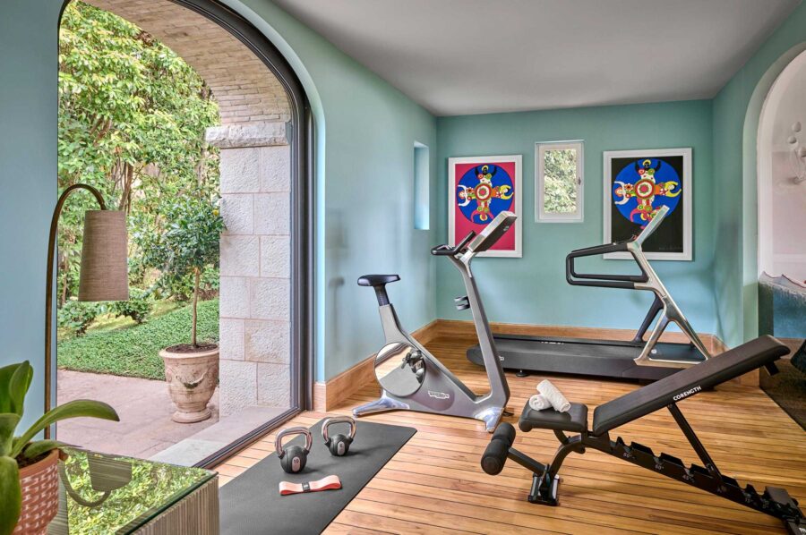 villa-delphine-gym-fitness-studio-workout-wellness-luxury-retreat-cap-d'antibes