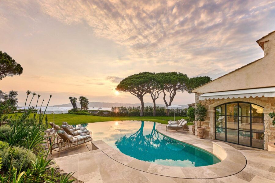 villa-delphine-swimming-pool-sea-view-sunset-landscaped-garden-tranquil-paradise-retreat-luxury-cap-d'antibes