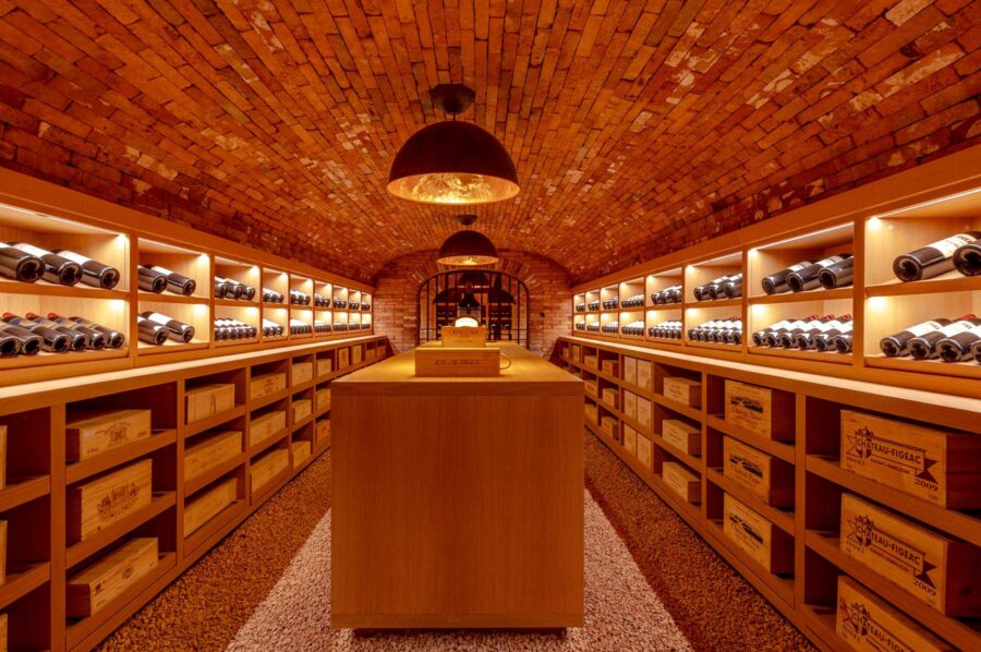 villa-delphine-wine-cellar-tasting-room-hosting-entertainment-luxury-cap-d'antibes