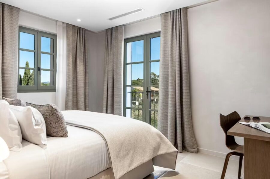 villa-elle-bedroom-desk-modern-design-provencal-garden-views-luxury-rental-retreat-sttropez