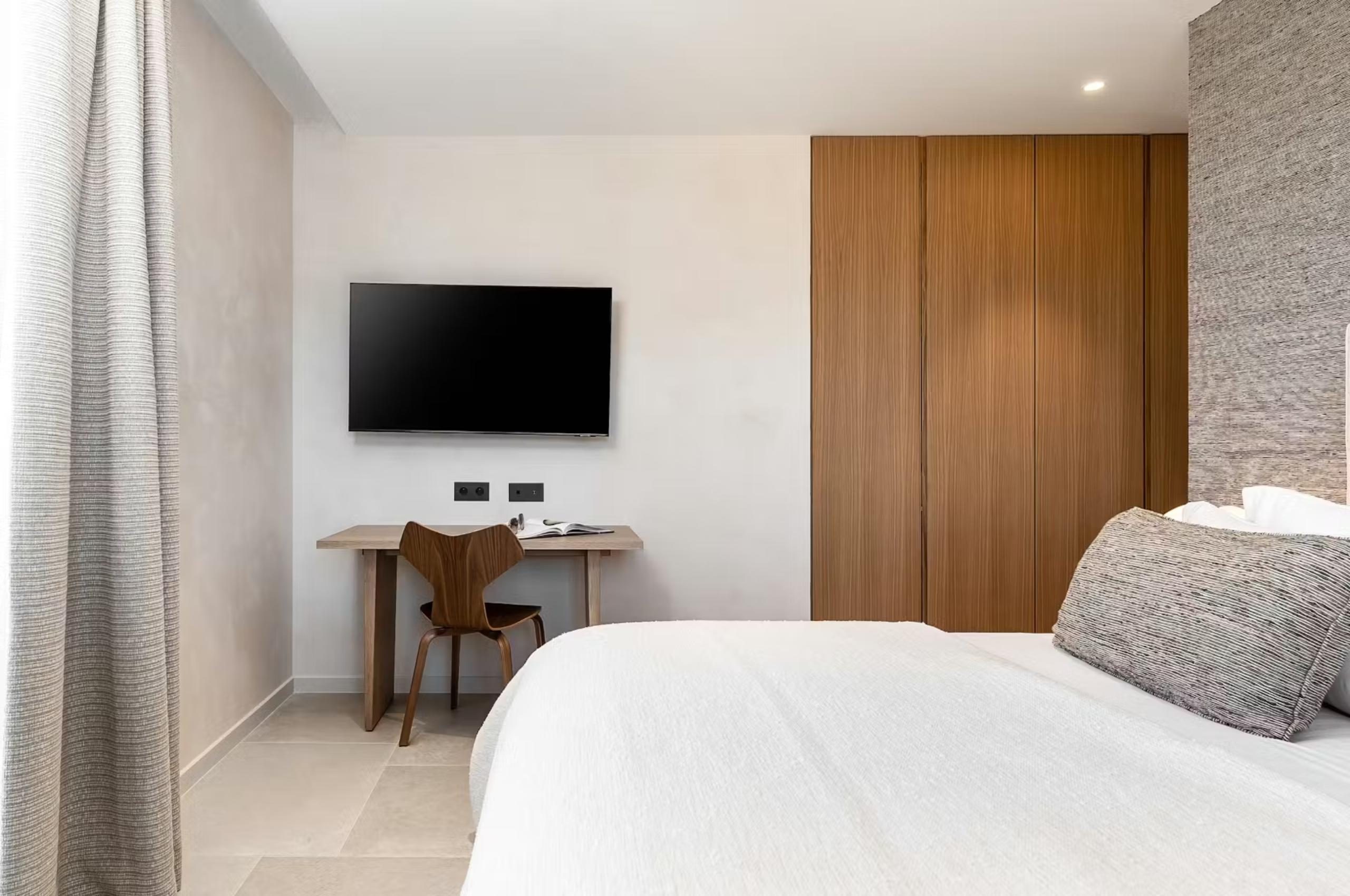 villa-elle-bedroom-desk-tv-sleek-modern-design-luxury-sttropez