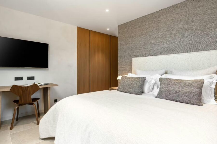 villa-elle-bedroom-sleek-modern-elegant-design-tv-desk-luxury-sttropez