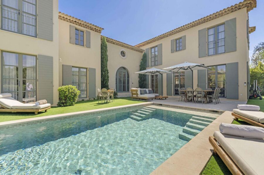villa-elle-exterior-swimming-pool-garden-luxury-provencal-rental-retreat-sttropez
