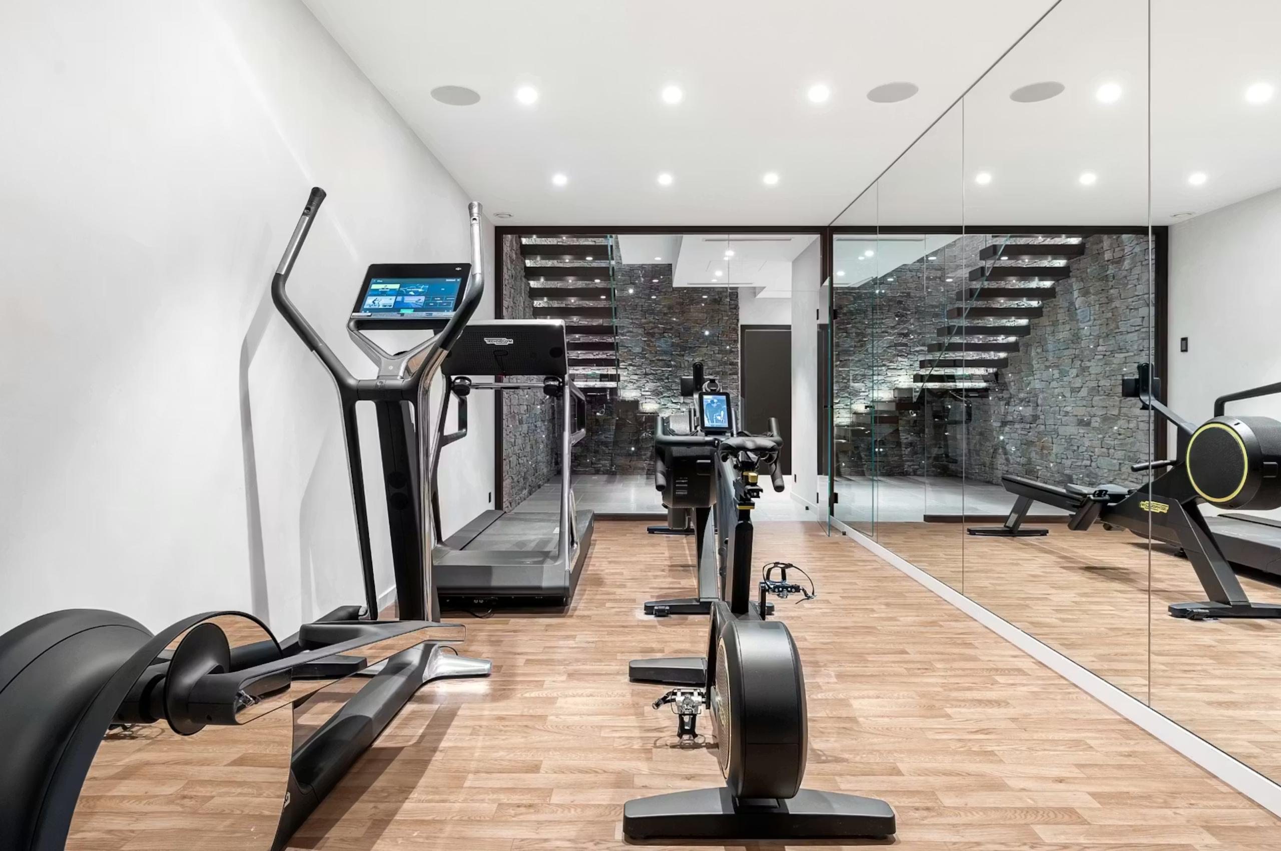 villa-elle-gym-fitness-studio-wellness-workout-luxury-sttropez