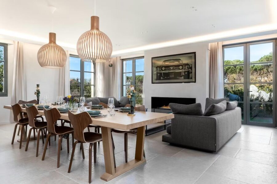 villa-elle-living-room-dining-room-openplan-fireplace-artwork-garden-view-modern-design-luxury-sttropez
